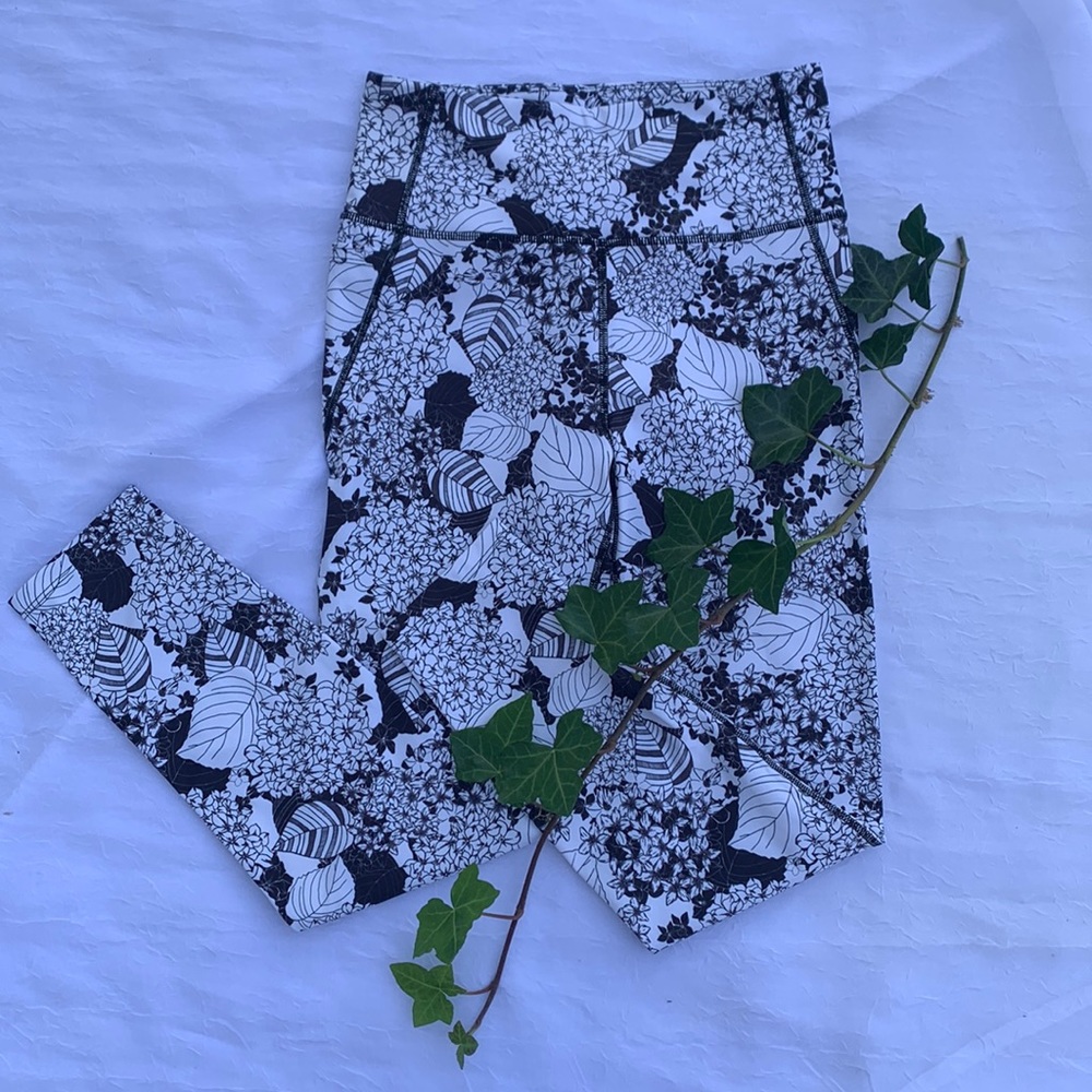 NWOT n Brand Floral 3/4 Leggings